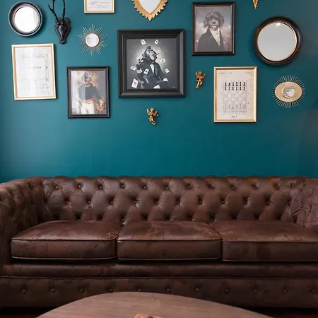 Bohemian Bakoua & Chesterfield Cottage, Hyper-centre *